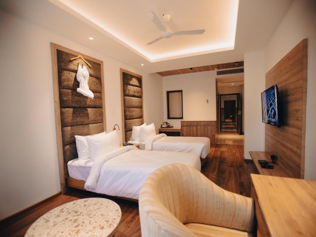 Clarks Inn Express, Дехрадун Экстерьер фото