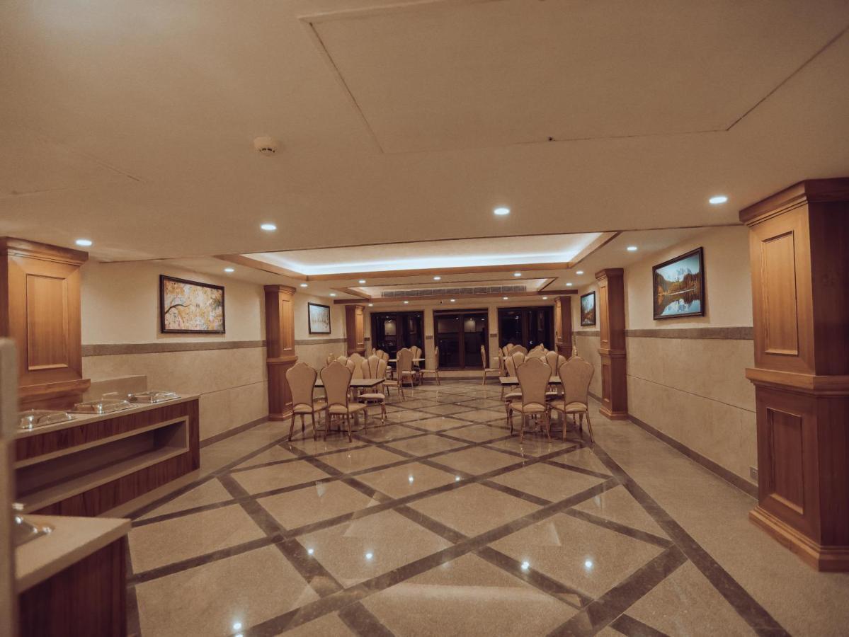 Clarks Inn Express, Дехрадун Экстерьер фото