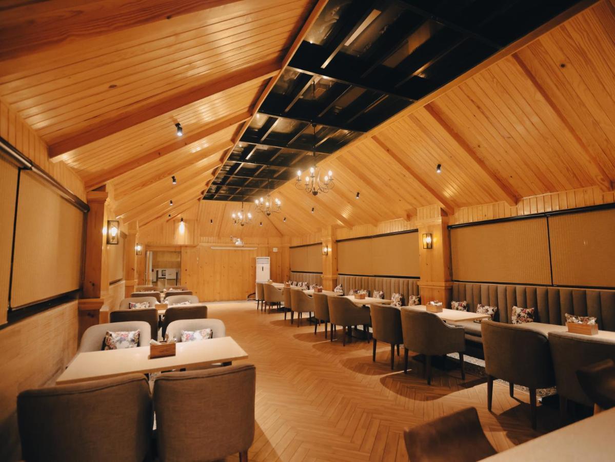 Clarks Inn Express, Дехрадун Экстерьер фото