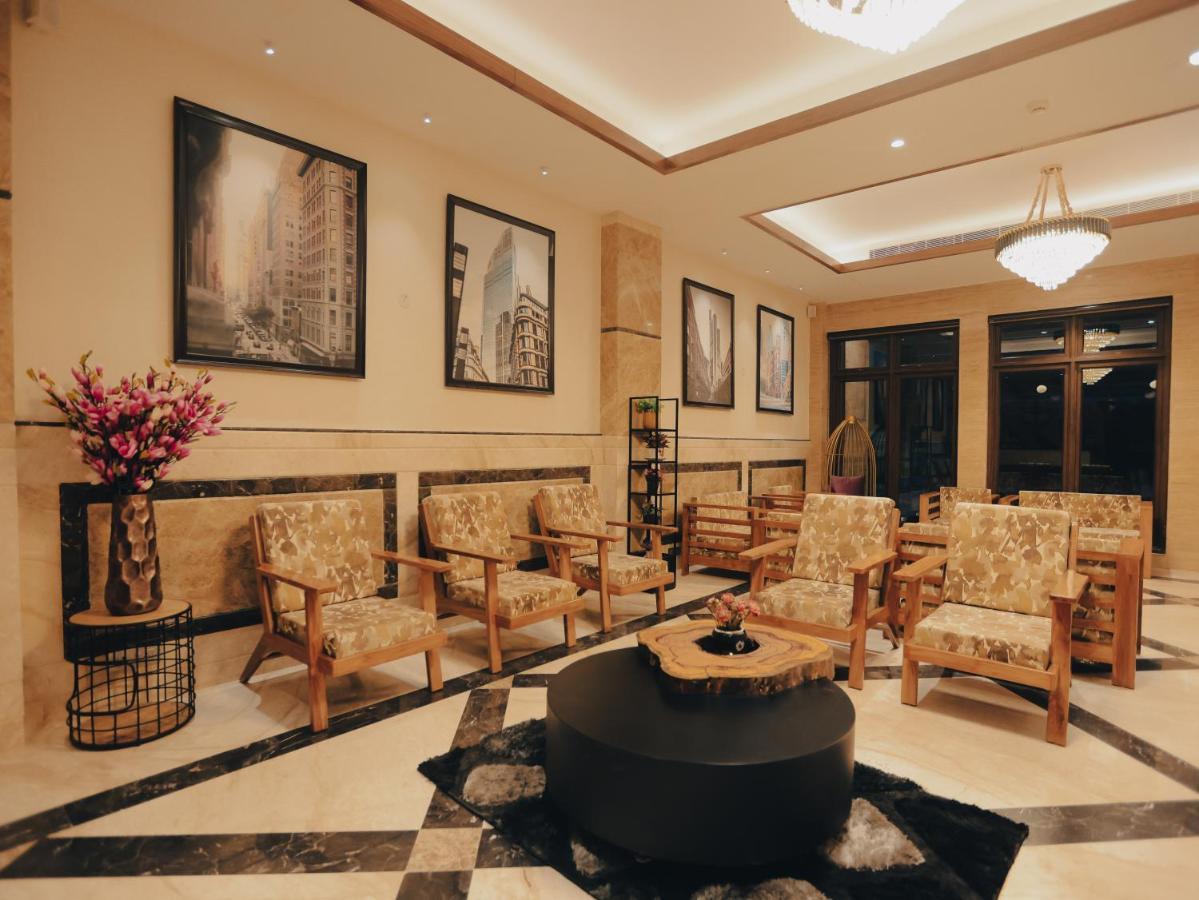 Clarks Inn Express, Дехрадун Экстерьер фото